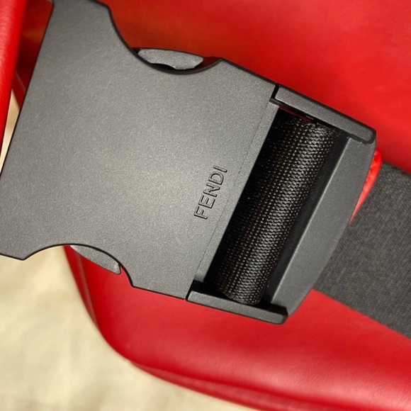 Open to trades this immaculate piece for a Louis Vuitton or something stunning - Picture 6 of 11